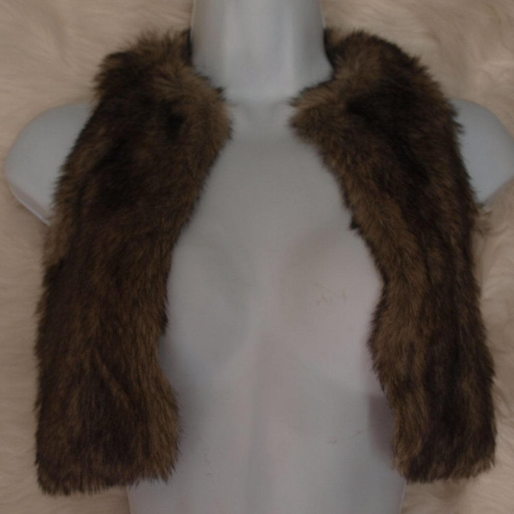 Kids Fur VEST GENTLY USED BY CARTER'S KIDS SIZE 4